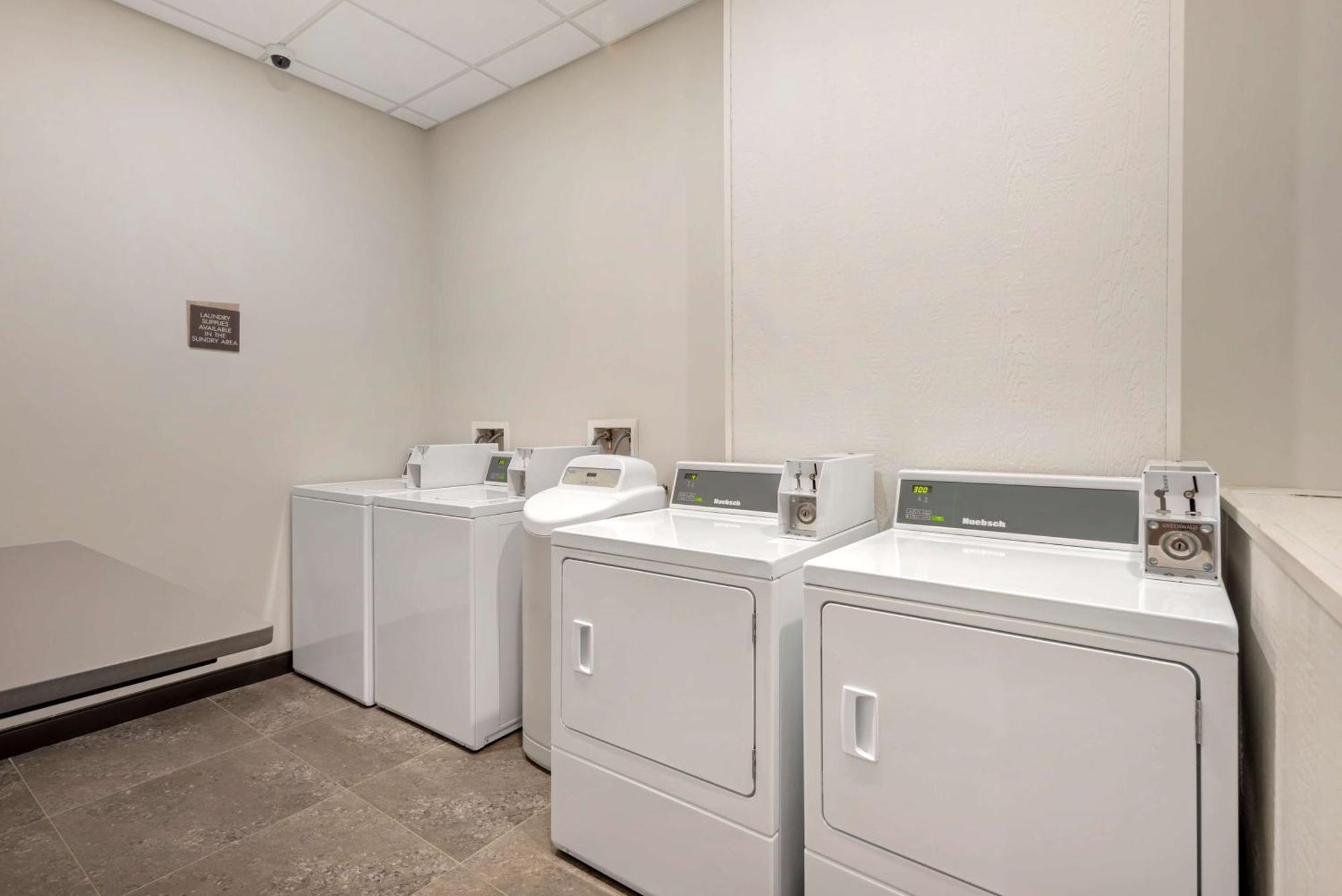 Best Western Premier Executive Residency Medicine Hat Esterno foto