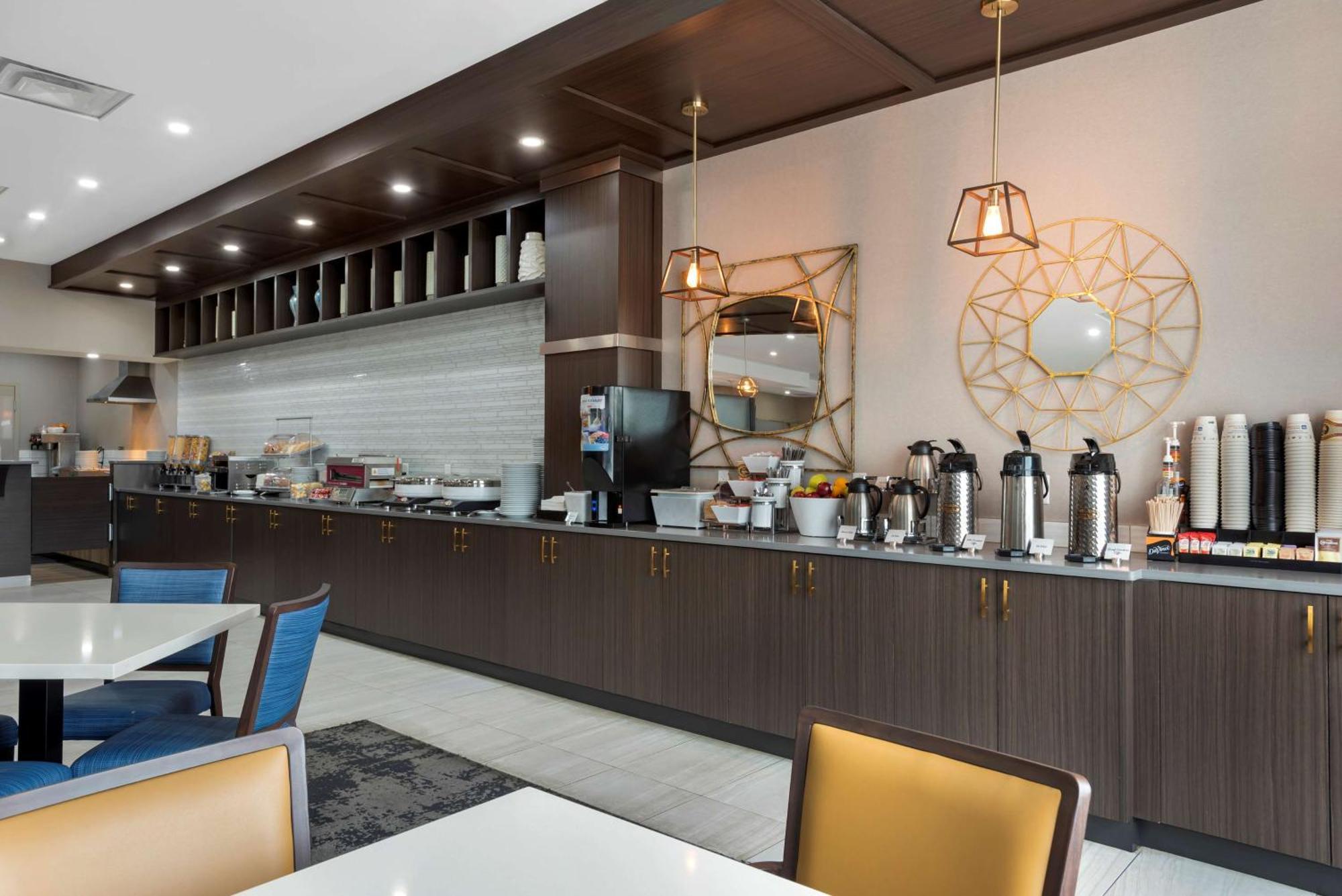 Best Western Premier Executive Residency Medicine Hat Esterno foto